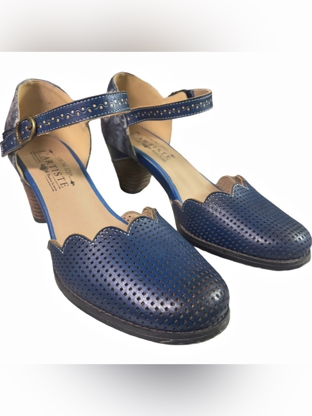 L'Artiste Spring Step Perforated Mary Jane Heels in Blue EU 37